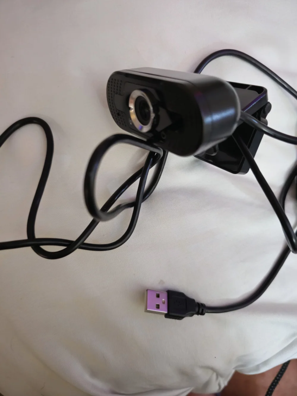 2 Webcams: A Full HD 1080P USB Webcam equipped with A Microphone & A Logitech